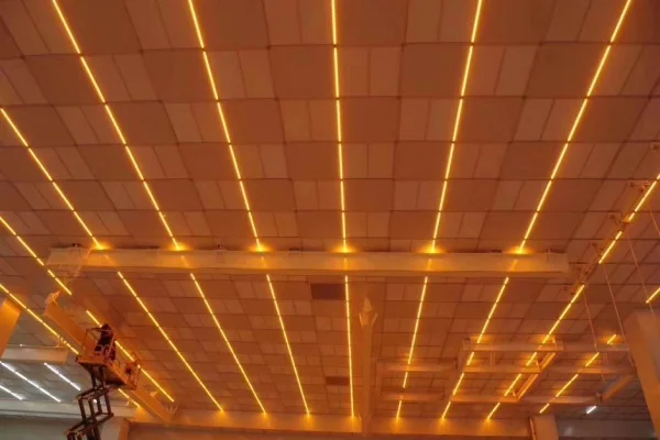 Cleanroom ceiling grid with integrated lighting and access equipment for maintenance planning