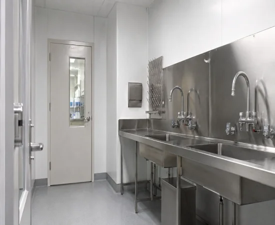 HPL Cleanroom Panels for Laboratory Wet Areas: Sink Walls, Reagent Rooms and Splash-Zone Detailing