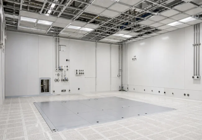 Tool-Install Ready Modular Cleanrooms for Semiconductor Fabs: Utility Chases, Panel Penetrations and Start-Up Risk